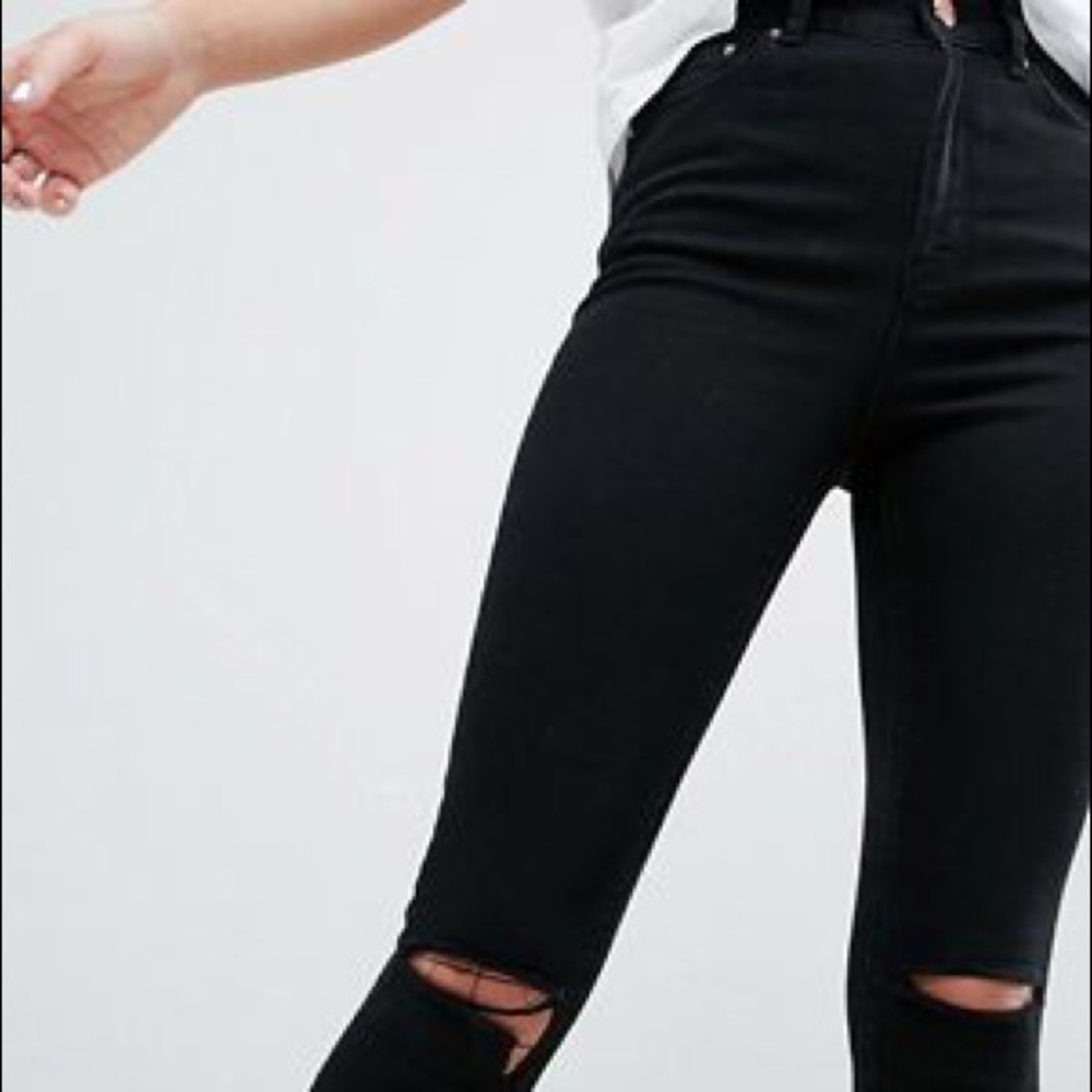 black ripped knee jeans